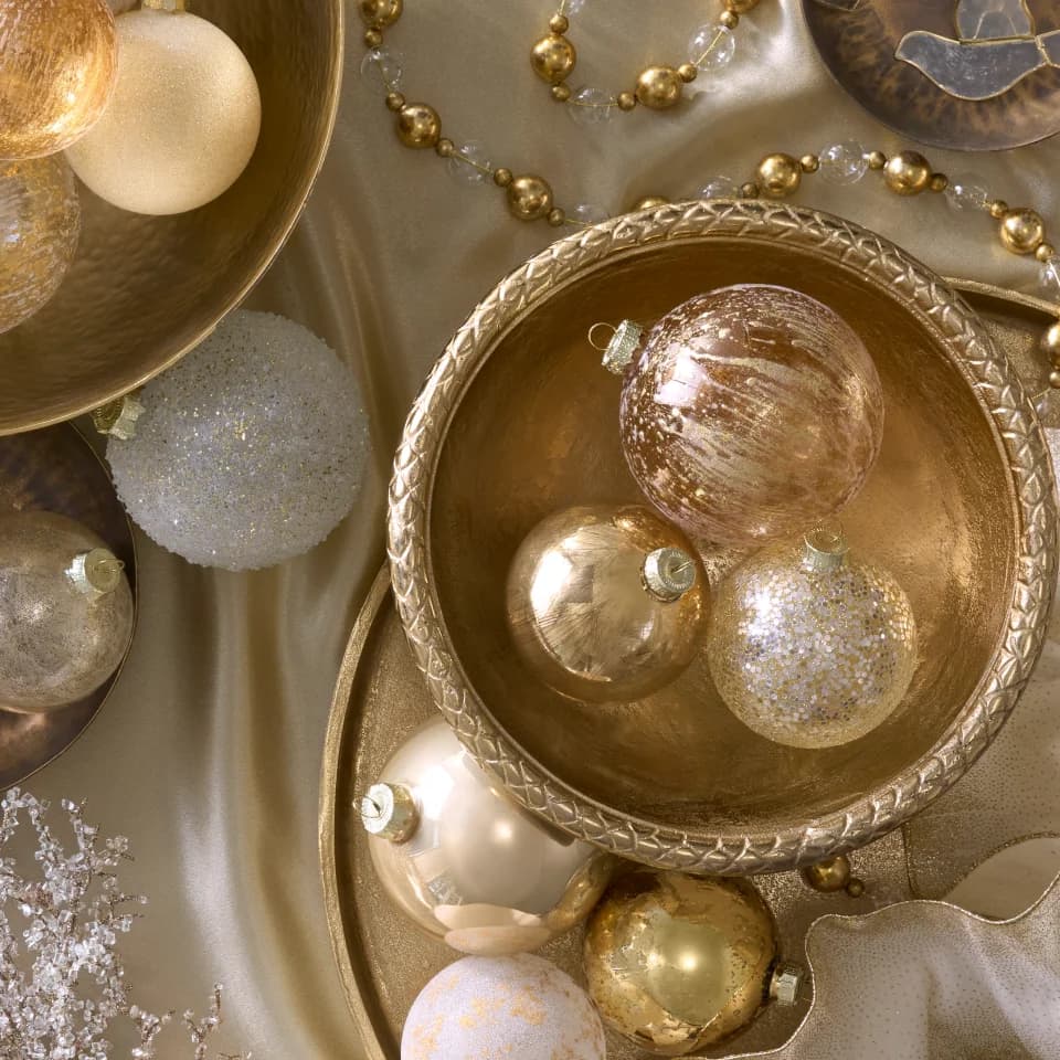 Golden Glow Ornament set